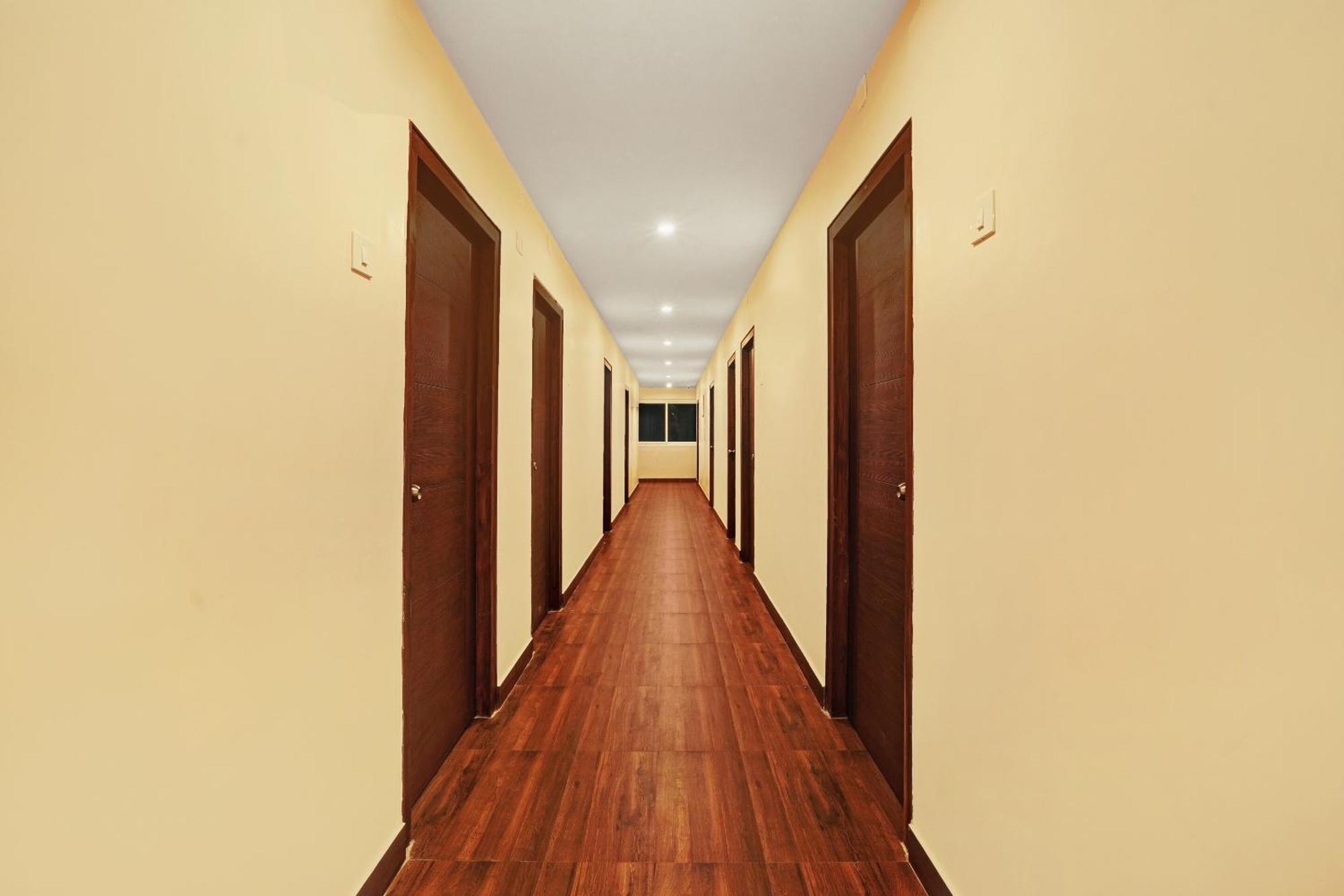 Hotel Capital O De Alphabet Kākināda Extérieur photo